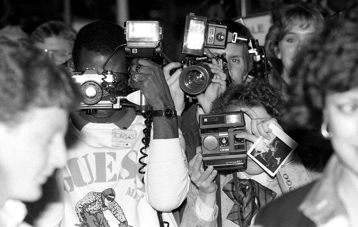Onlookers gather at the Sharpstown Foley's to see Christie Brinkley, Feb. 28, 1985.