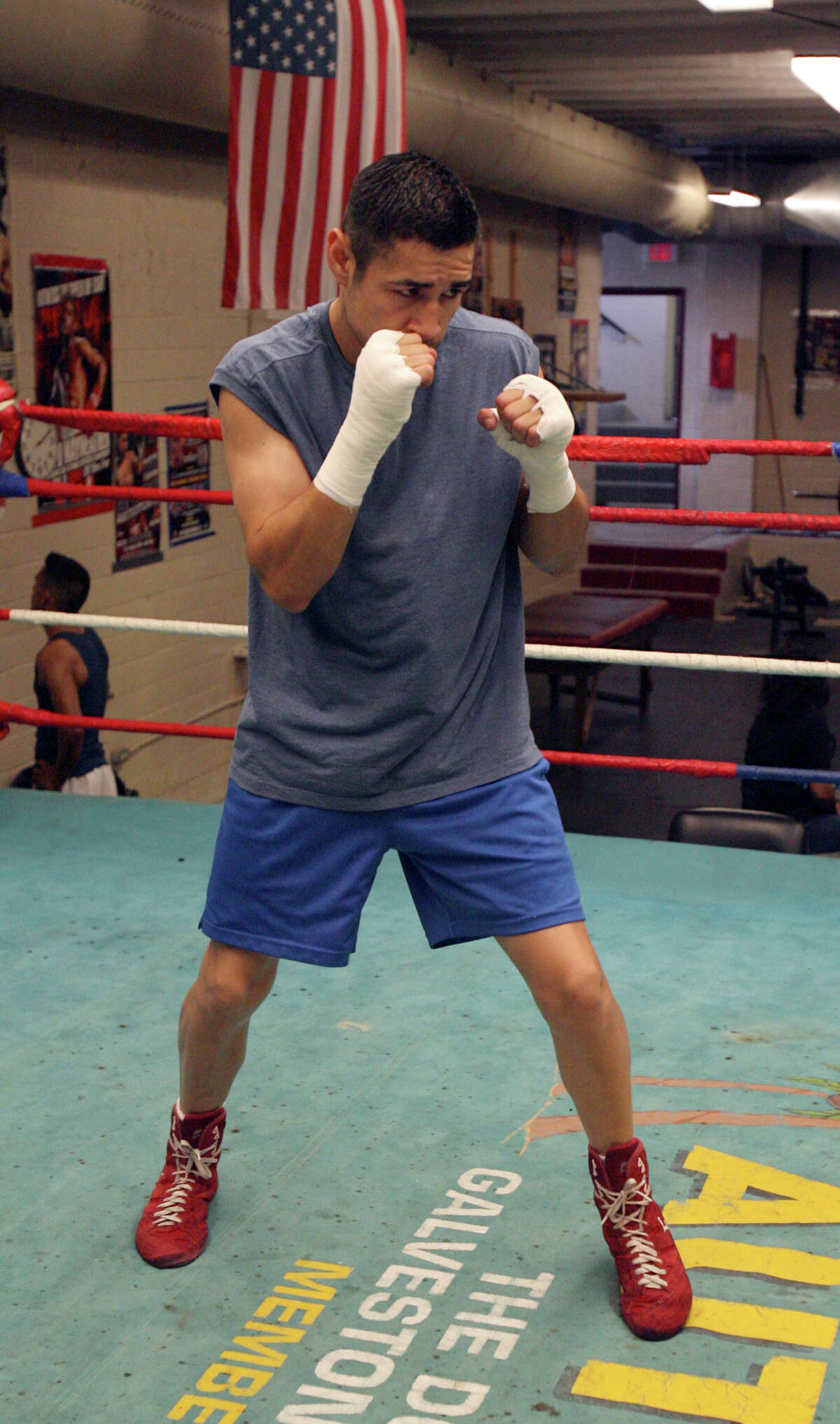 San Antonio boxer Oscar Diaz dead at 32