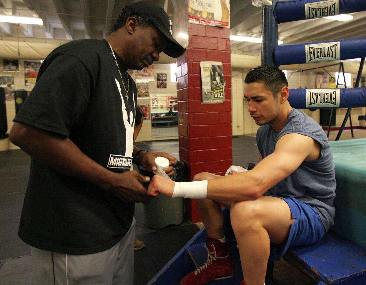 San Antonio boxer Oscar Diaz dead at 32