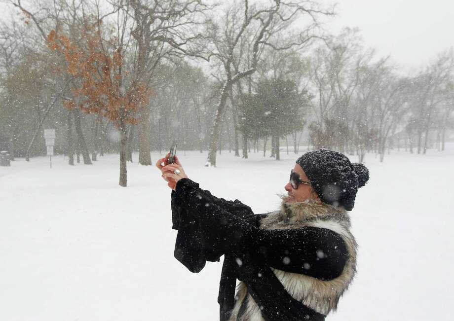 U S 75 North Of Dallas Closes During Snowy Weather Houston Chronicle