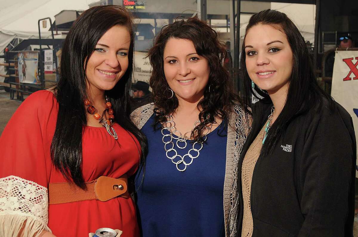 Rodeo cookoff team wrestles with an alligator