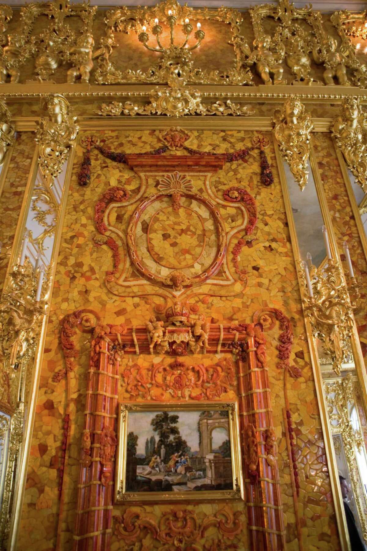 Nazi-stolen 'Amber Room' of gold may finally be found