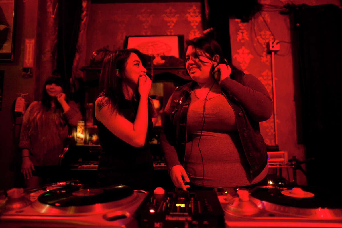 Allfemale DJ group Chulita Vinyl Club about grrl fun