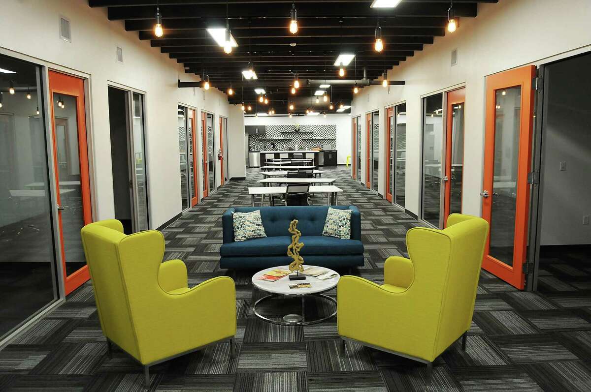 Level Office at 802 Milam offers this first-floor common area. It's designed for freelancers, entrepreneurs and small businesses.