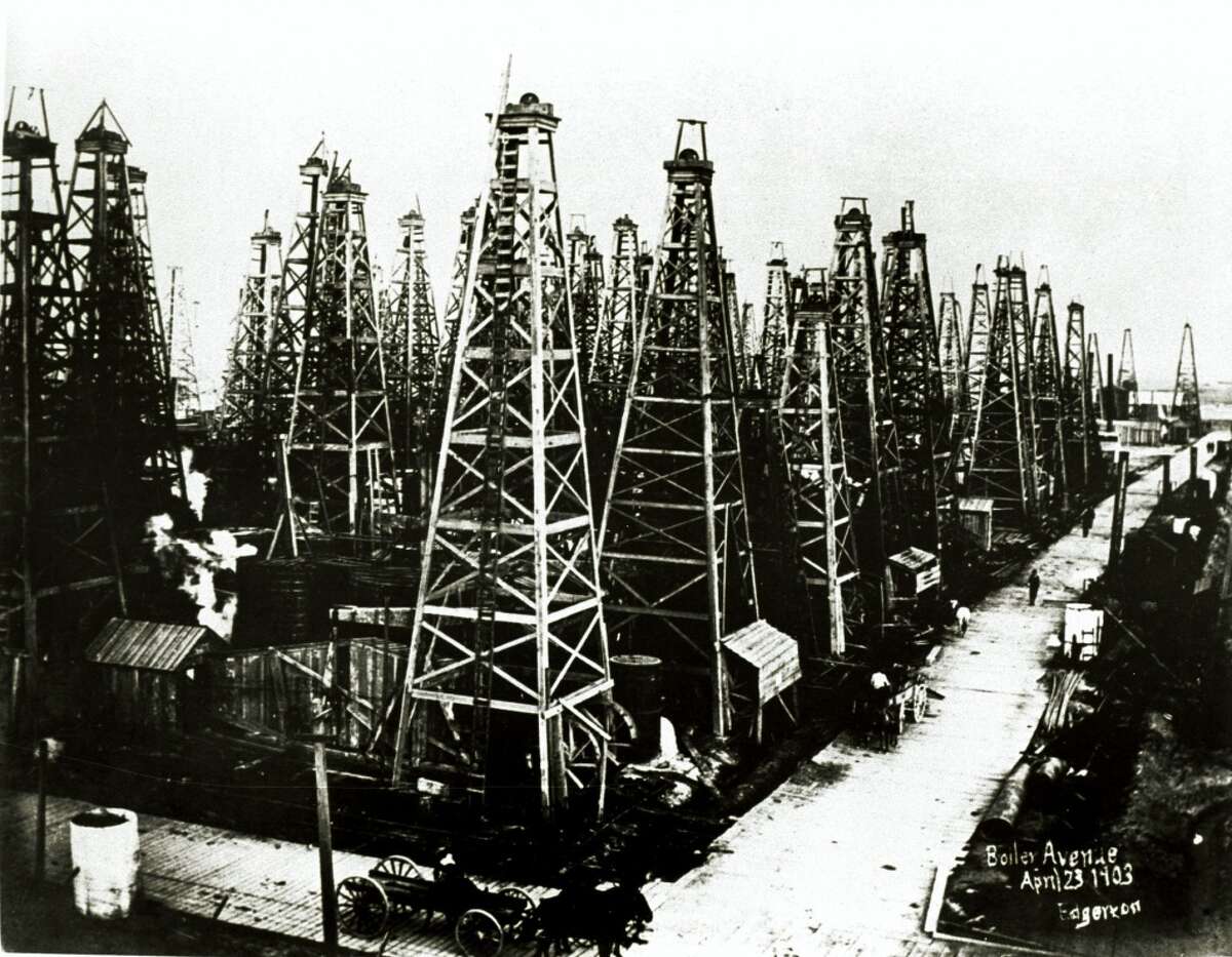 1901: Texas' first boom The first oil geyer at the Spindletop oilfield south of Beaumont produced about 100,000 barrels of oil per day, sparking Texas' first major boom-bust cycle at the turn of the century. Beaumont's population exploded from 10,000 to 50,000. Wells bought for $10,000 in 1901 sold for $1.25 million within the year. About $235 million in investments poured into the oilfield, leading to overproduction.