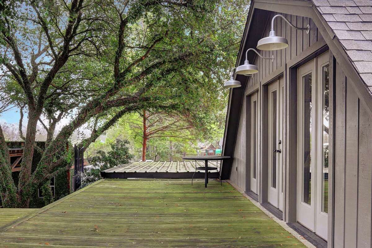 Deer Park couple turned their garage apartment into a weekend hideaway