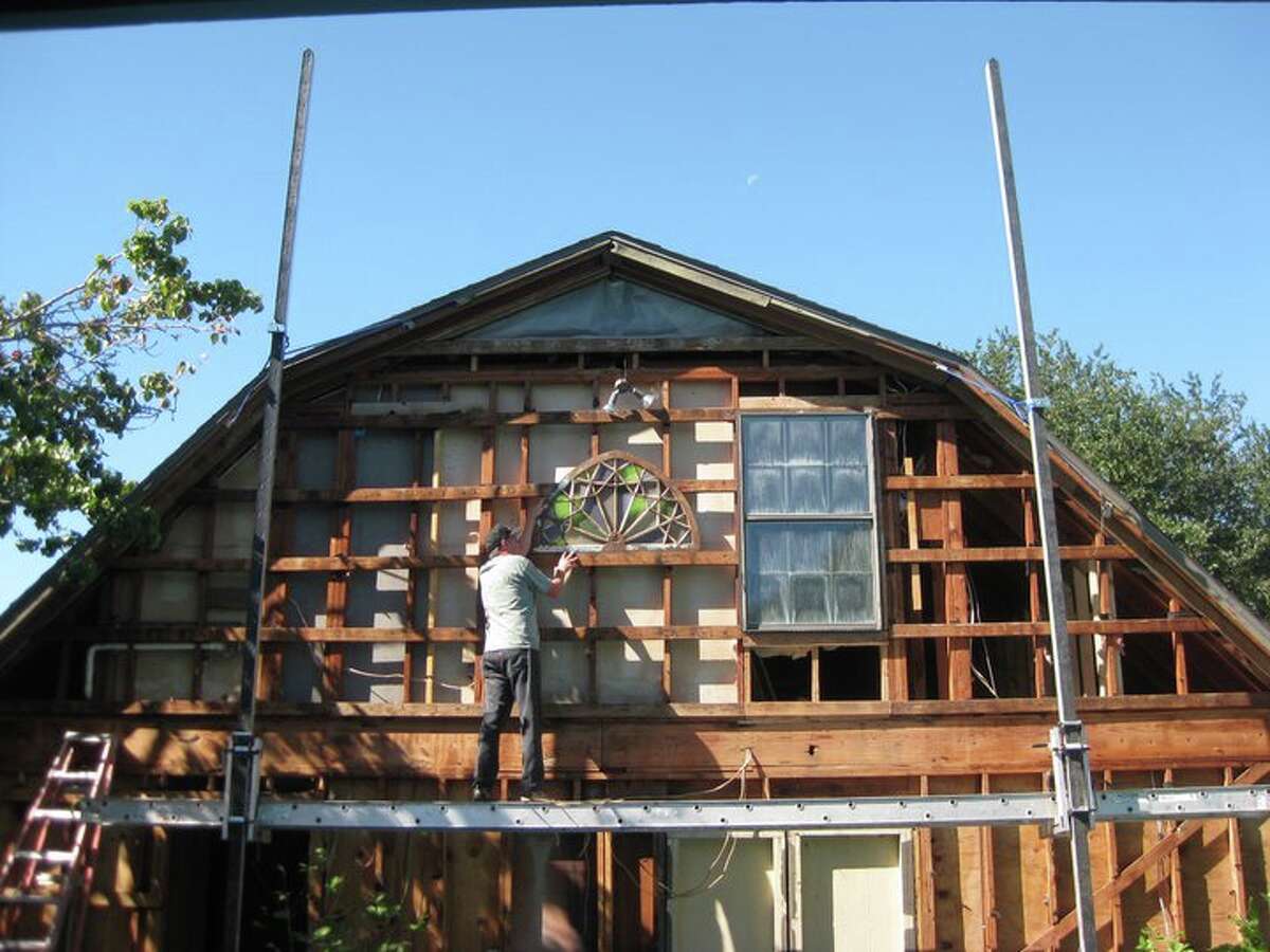 Deer Park couple turned their garage apartment into a weekend hideaway