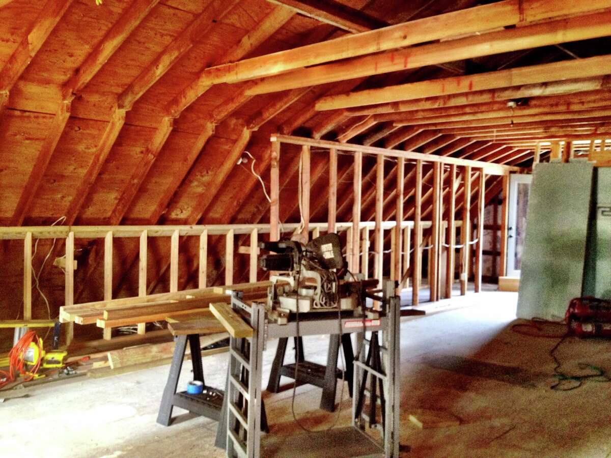 Deer Park couple turned their garage apartment into a weekend hideaway