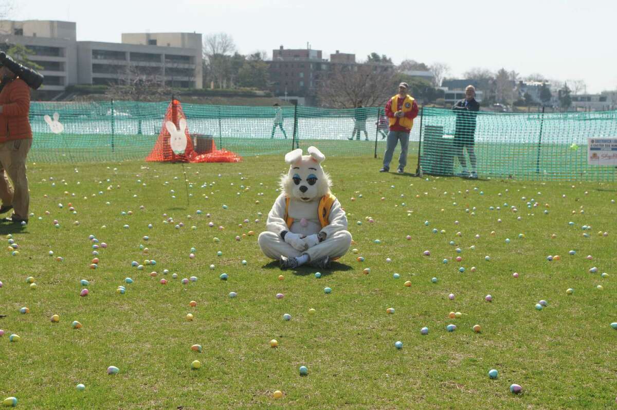 Group of good eggs get ready for Greenwich Easter hunt