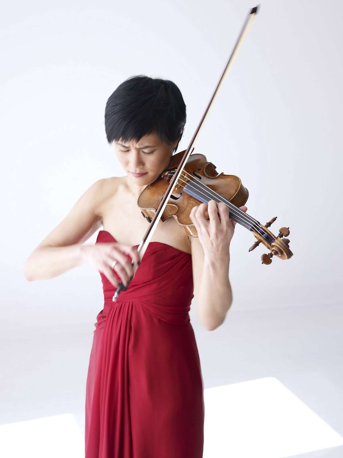 Violinist Jennifer Koh JENNIFER KOH - violinist