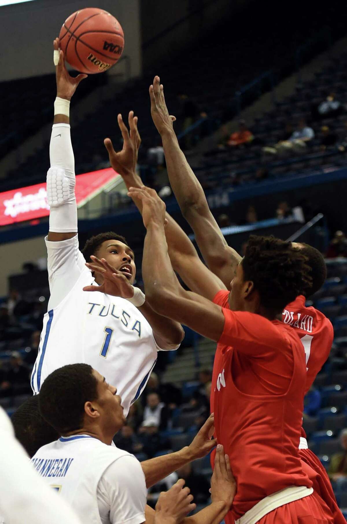 Tulsa's Rashad Smith (1) shoots in the lane against Houston in the first half during the quarterfinals of the AAC Tournament at the XL Center in Hartford, Conn., on Friday, March 13, 2015. Tulsa advanced, 59-51. (Stephen Dunn/Hartford Courant/TNS)