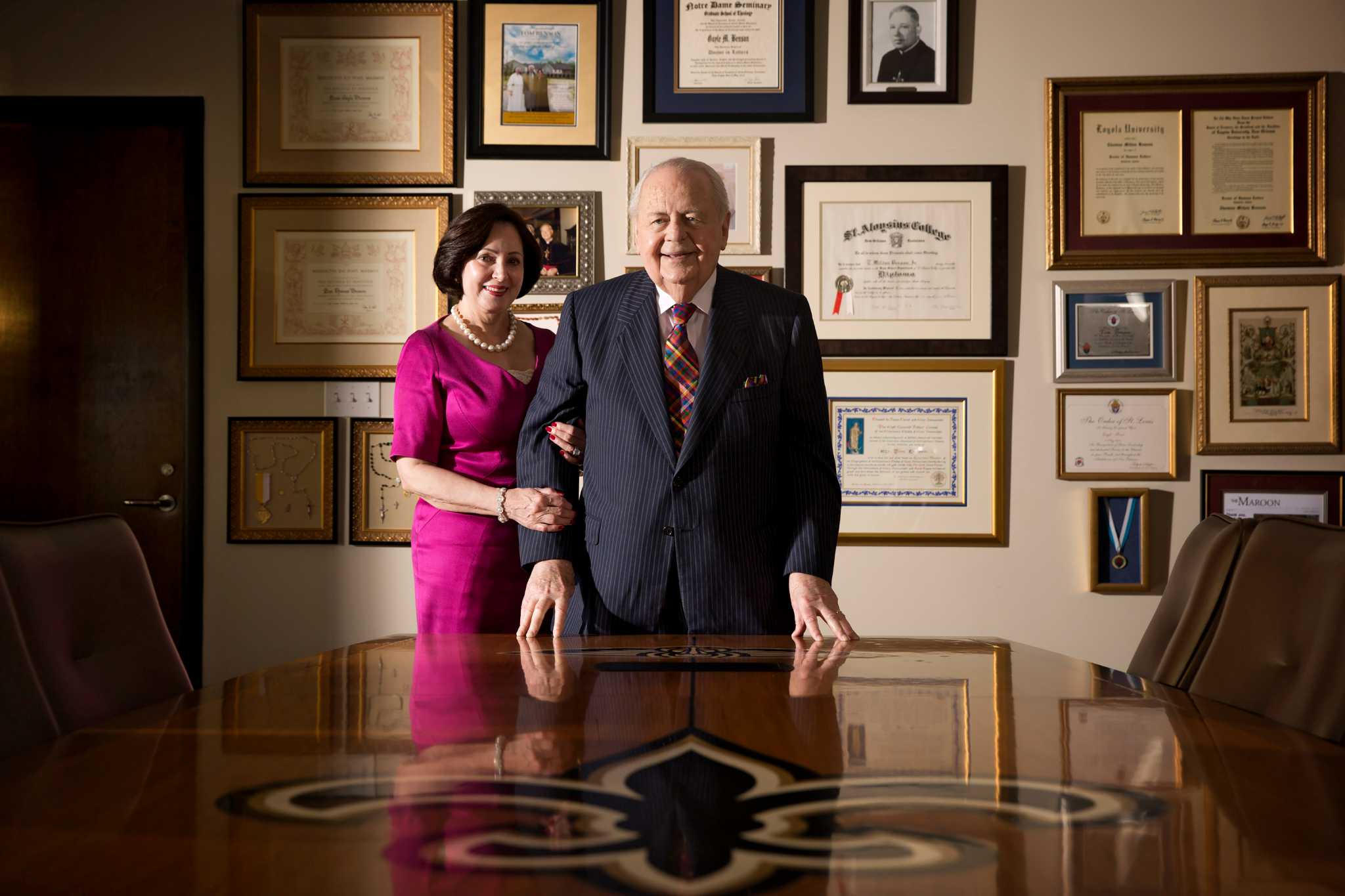 File:US Navy 090109-N-3885H-098 Tom Benson, owner of the professional  football team the