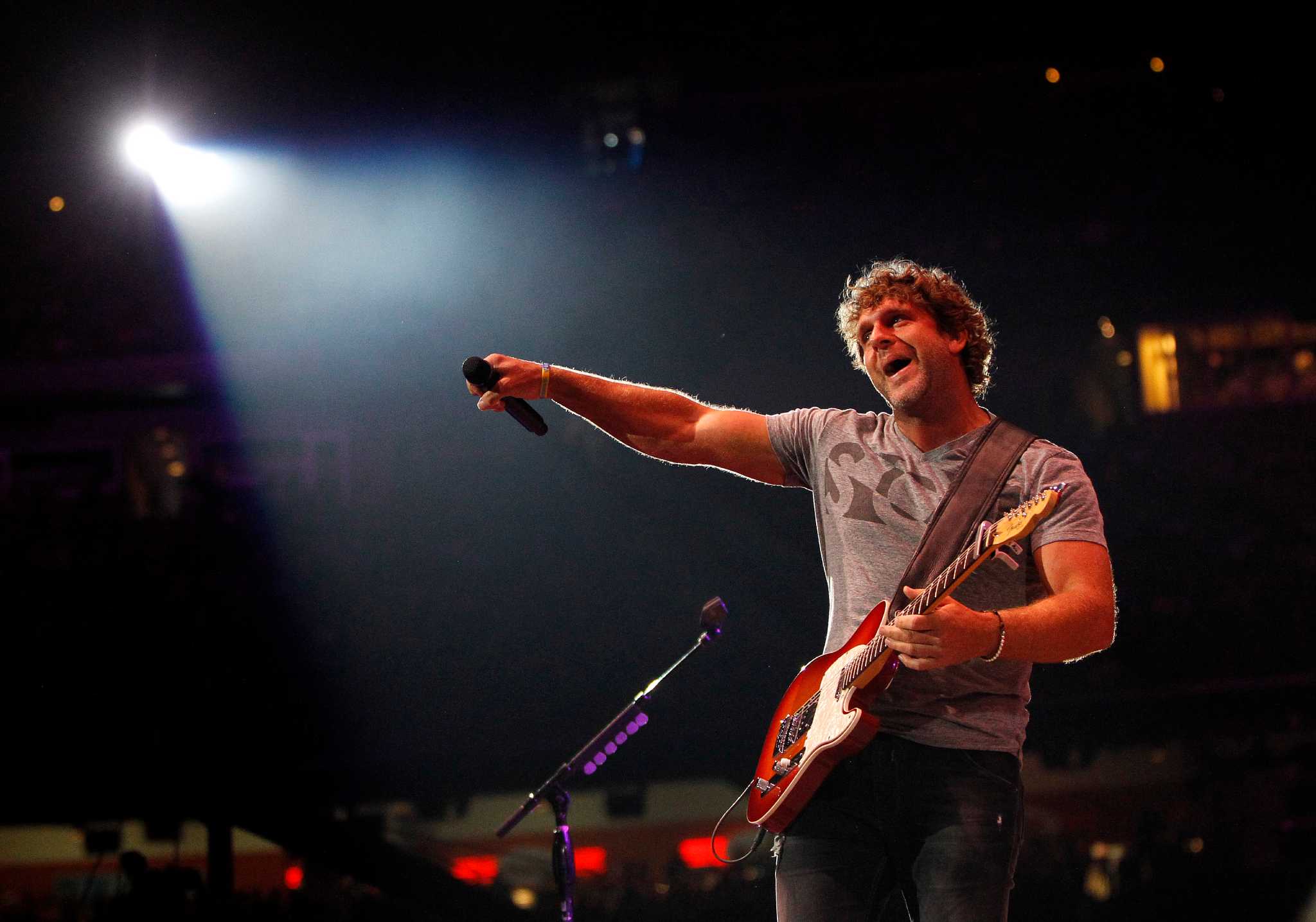 The fans love Billy Currington