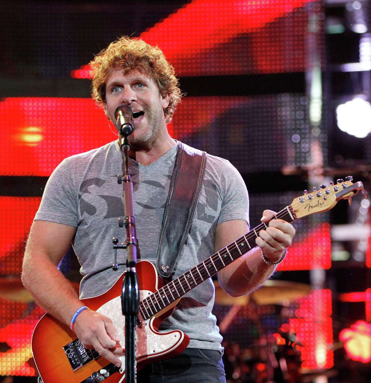 The fans love Billy Currington