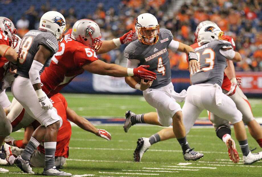 UTSA football begins rebuilding task as spring practice opens - San ...