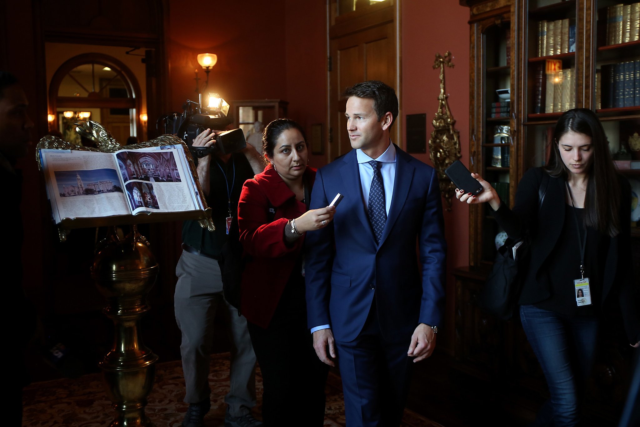 Illinois Gop Rep Aaron Schock Resigns Amid Spending Probe 0897