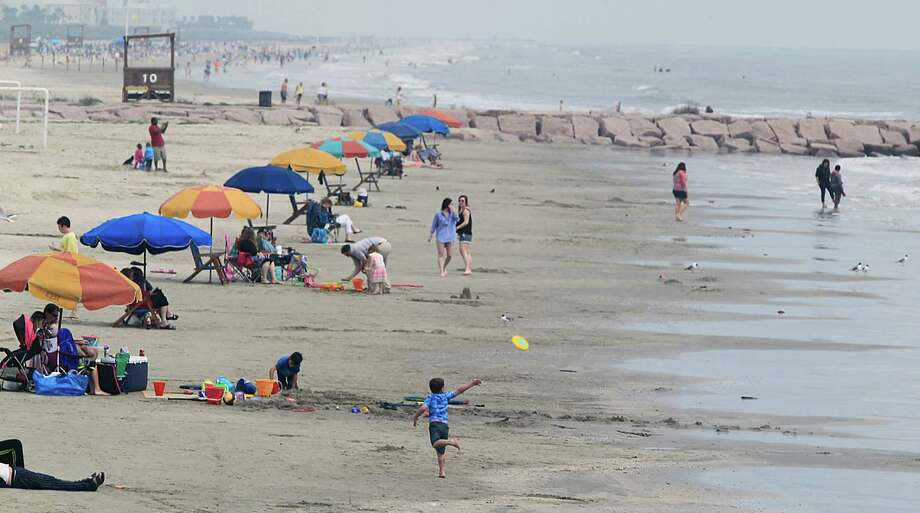 Rain Dampens Spring Break For Some In Galveston Houston Chronicle The Crowd Was Light On Monday A Galveston Beach Near 10th Street And Seawall Boulevard