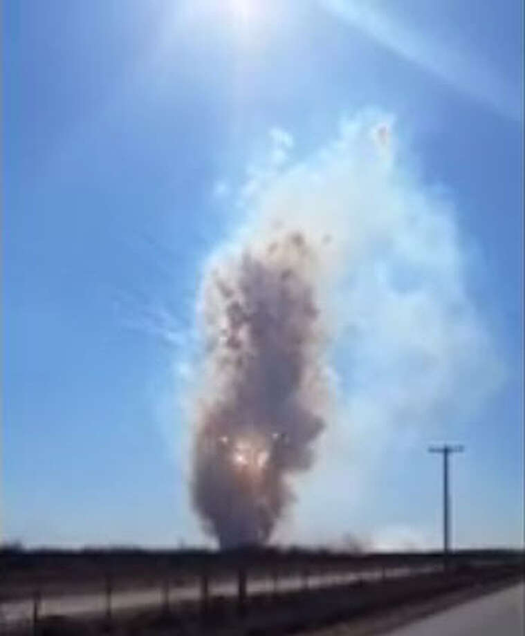 Video Shows 20k Pounds Of Fireworks Go Up In Smoke Houston Chronicle Video Shows 20k Pounds Of Fireworks Go
