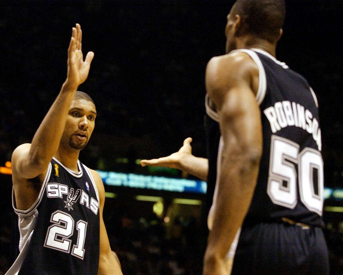 The Spurs' Twin Towers will reunite at the Naismith Basketball Hall of Fame in May.