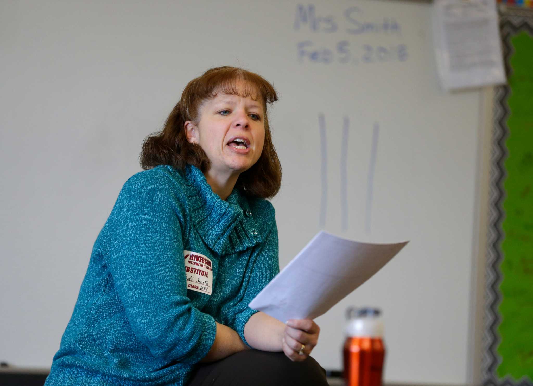 Schools nationwide struggle with substitute teacher shortage