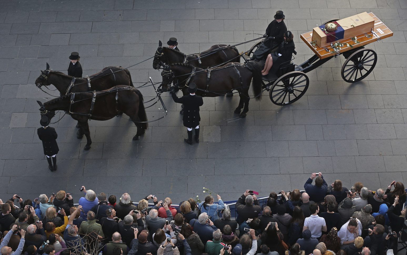 530 years after death, Richard III’s procession befits a king