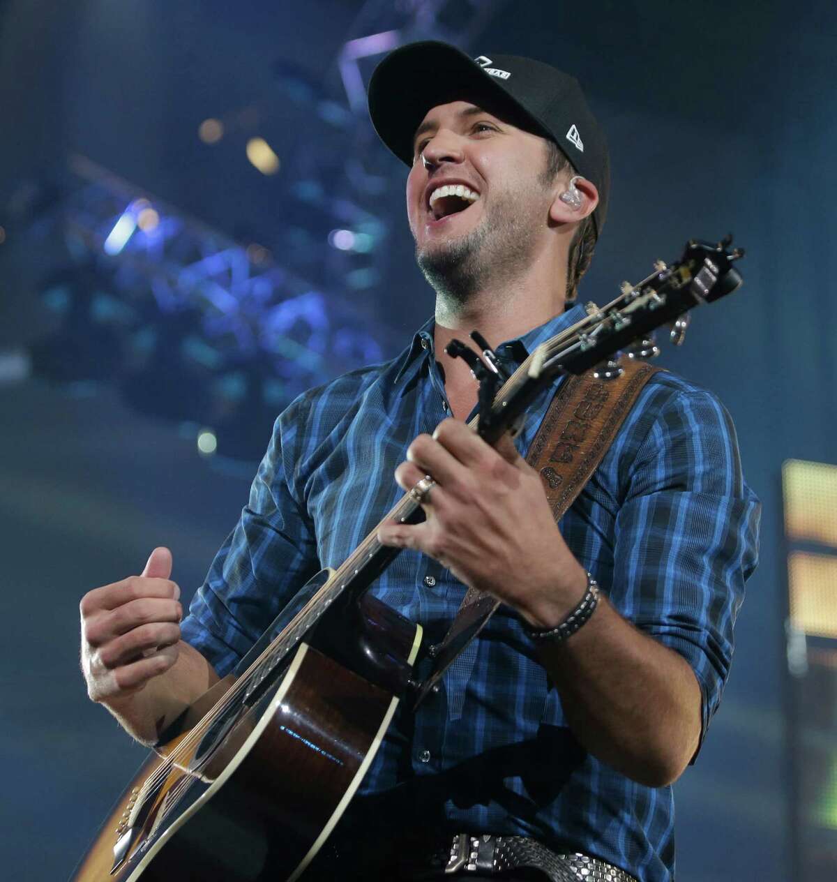 Final act Luke Bryan sends RodeoHouston off in style