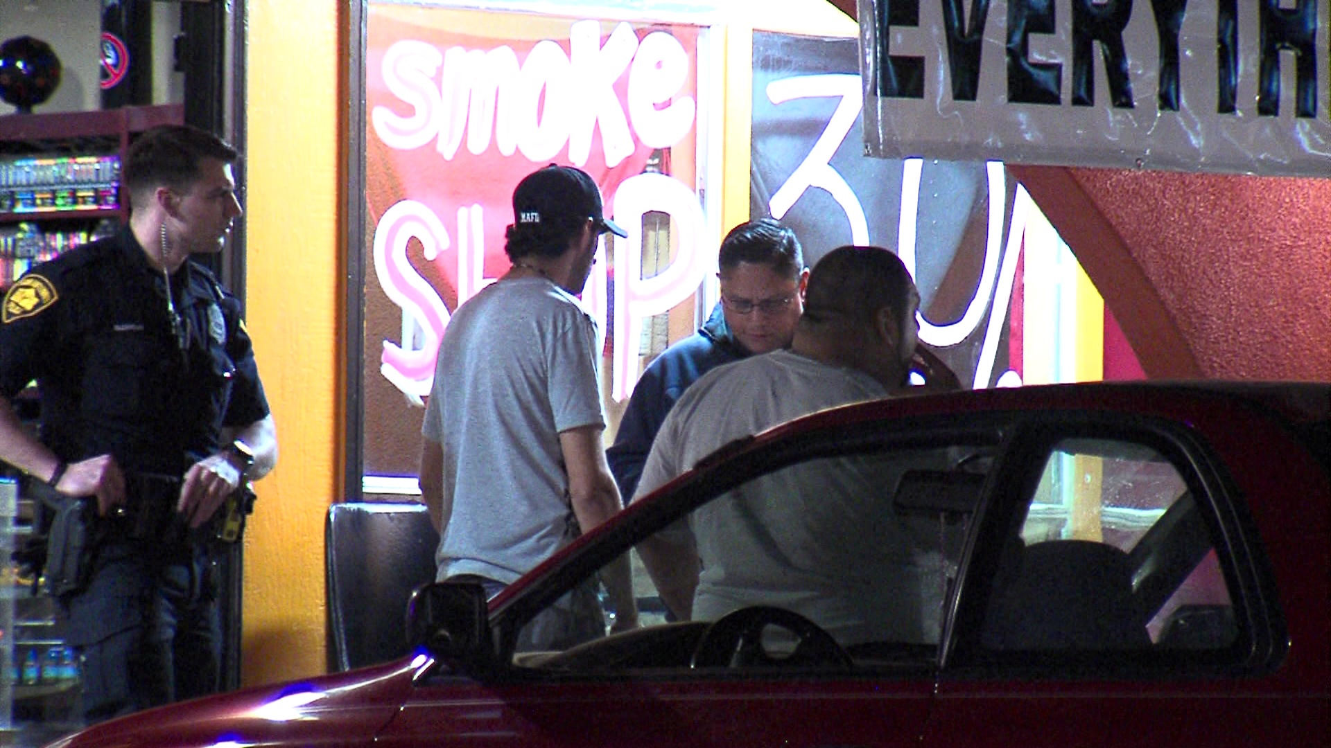 Police searching for suspects in back-to-back Northwest Side robberies