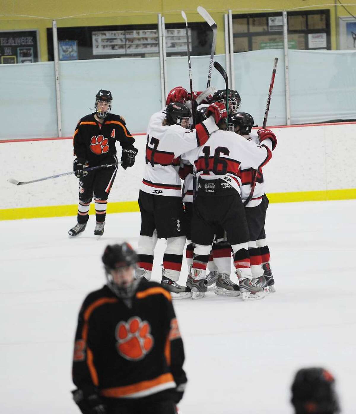New Canaan boys hockey team rules FCIAC