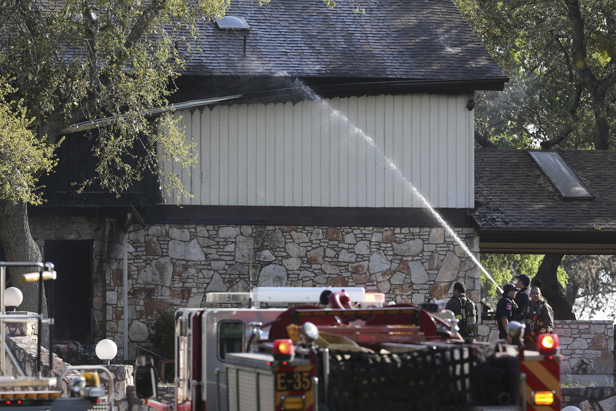 San Antonio fire crews battle blaze on Northwest Side