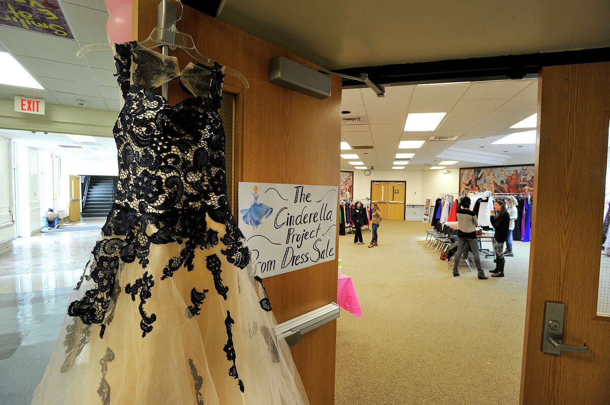 'Cinderella Project' lets Stamford students look their best at prom