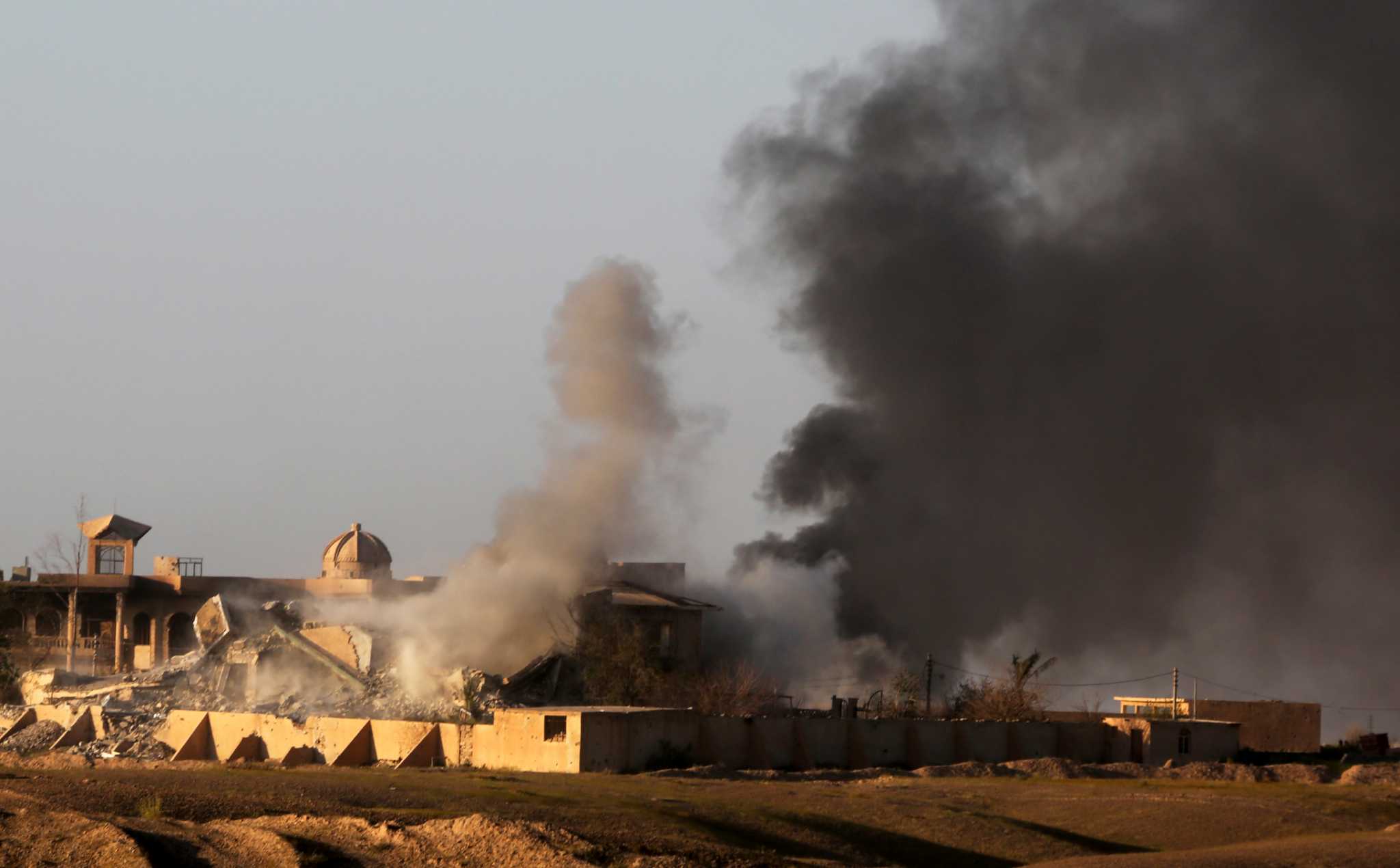 After U.S. air strikes, Iraq troops start final push for