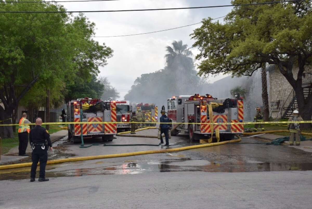 San Antonio fire crews battle apartment fire on West Side