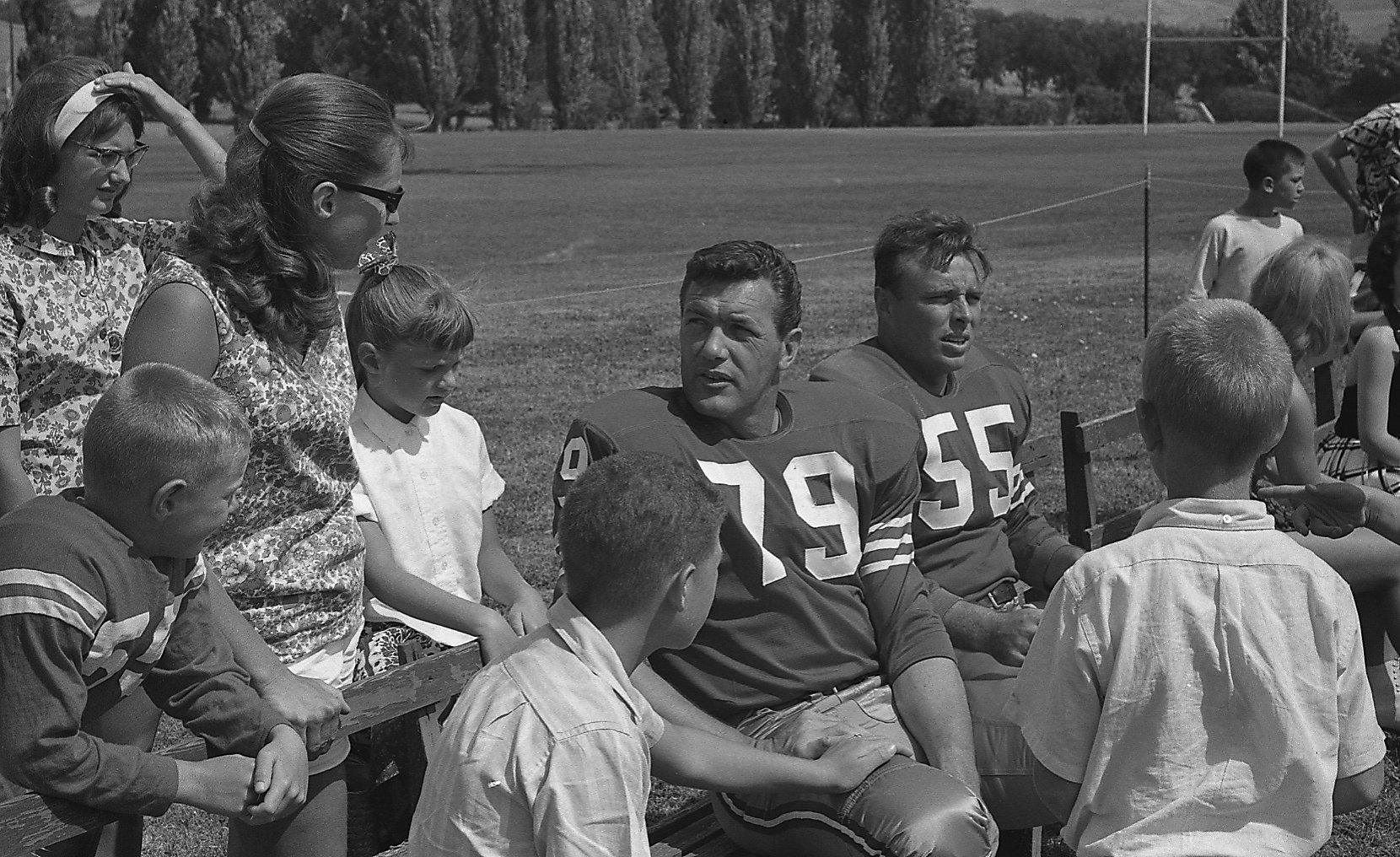 1958 49ers Team Issue Football Card - Bob St. Clair