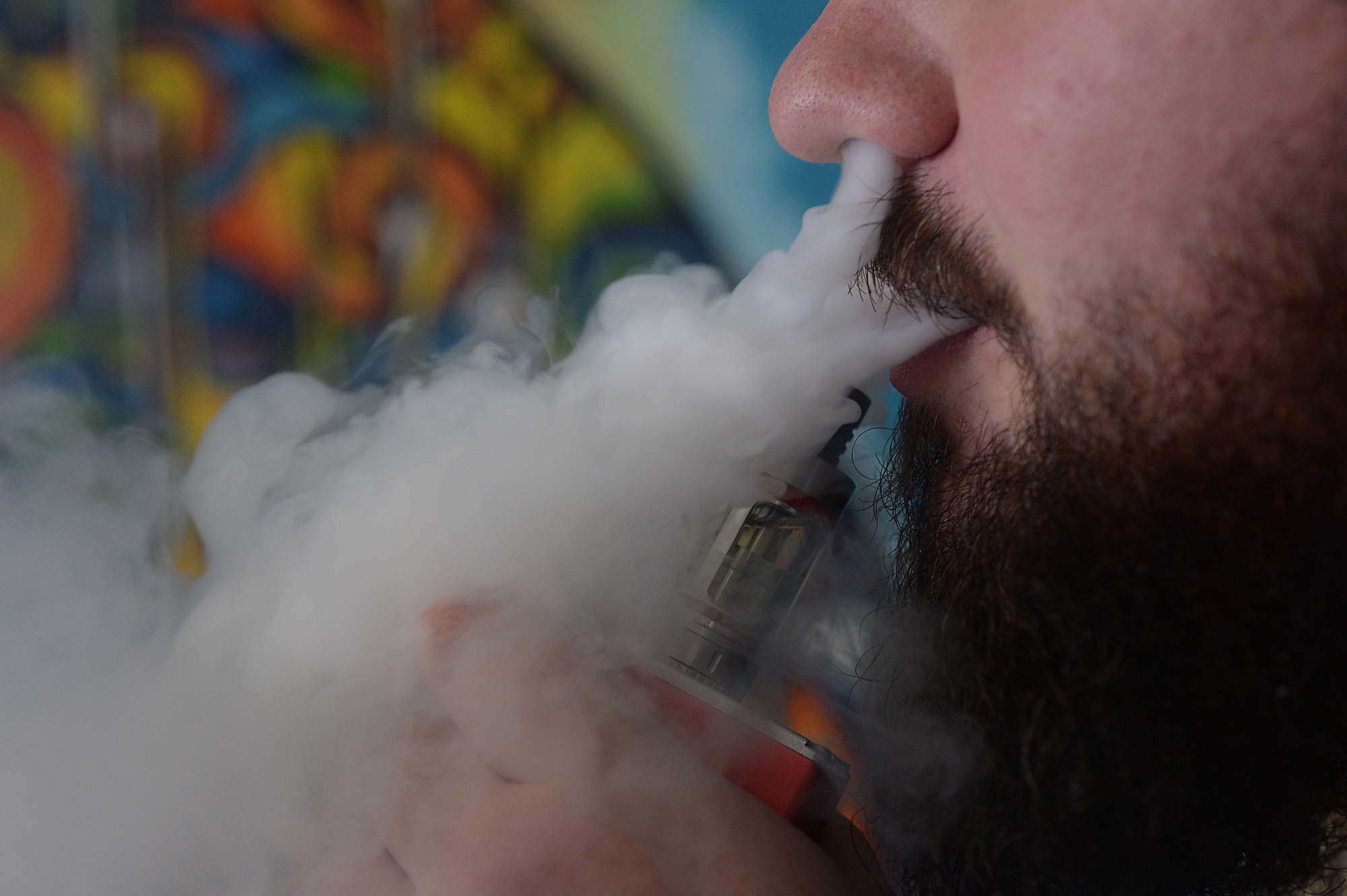 elfbar nachfüll pod läuft aus FDA direction in question amid vaping policy reversal and commissioner's  hot seat main image 0