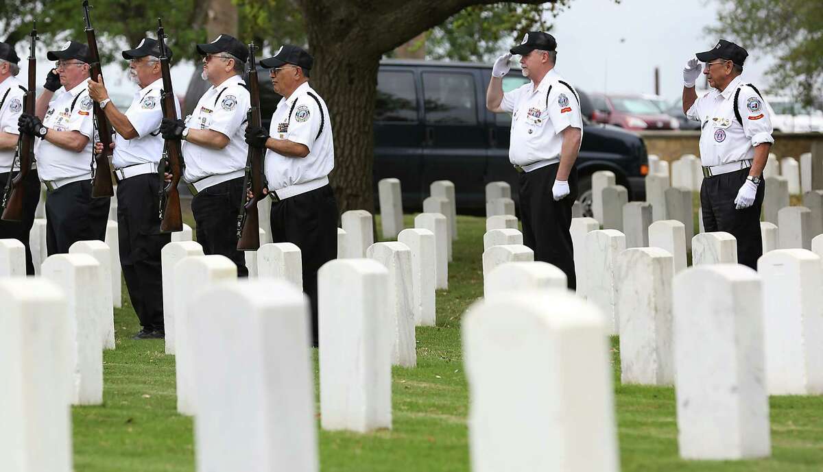 Fort Sam volunteer helped bury 7,000 veterans