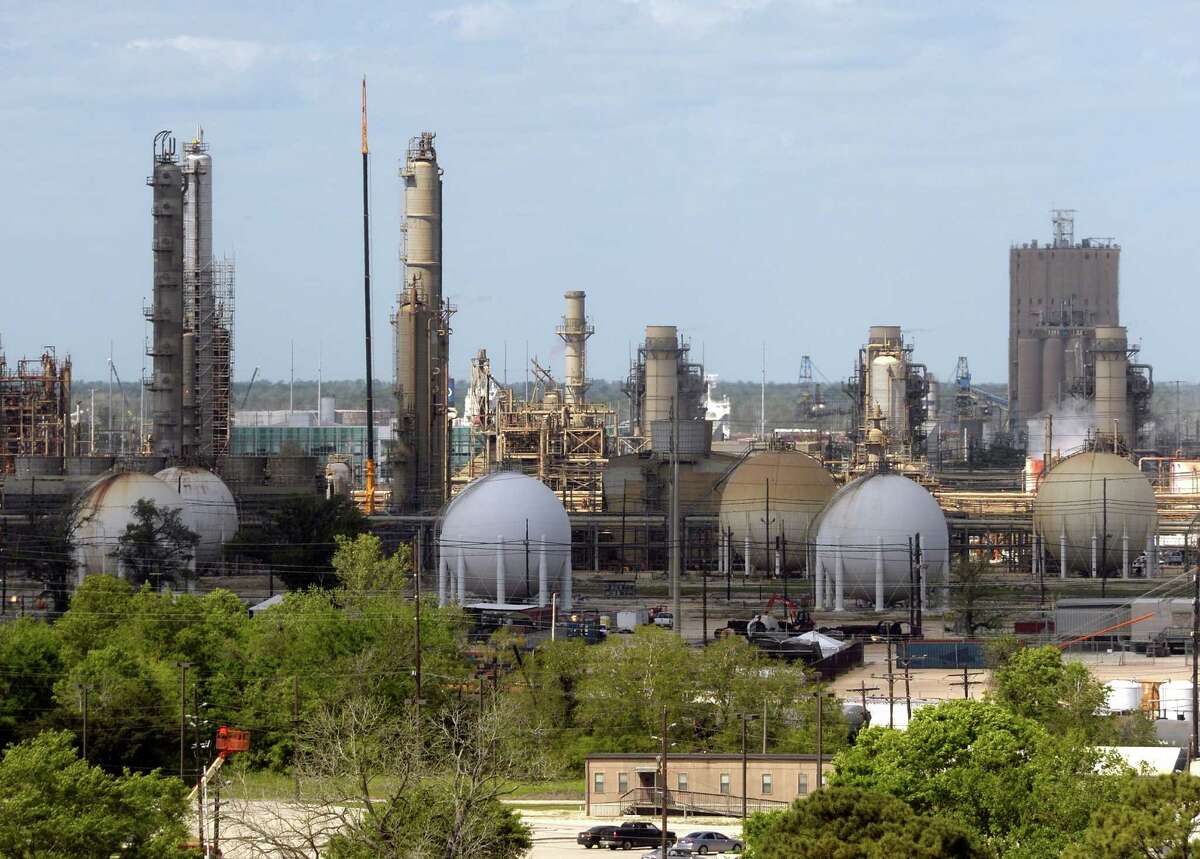 A contract worker at ExxonMobil's Beaumont refinery died early Wednesday morning in a workplace accident, the company confirmed.