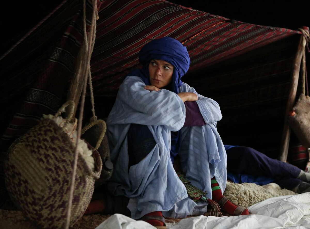 Stranded soldier Odelle Ballard (Anna Friel) disguises herself as a refugee so she can travel safely across the desert in NBC thriller, 'American Odyssey.' April, 2015 ODYSSEY -- Episode 102 "Oscar Mike" -- Pictured: Anna Friel as Odelle Ballard -- (Photo by: Keith Bernstein/NBC)