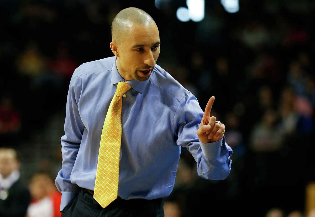 NEW YORK, NY - MARCH 15: head coach Shaka Smart of the Virginia Commonwealth Rams calls out from the bench against the Dayton Flyers during the Atlantic 10 Basketball Tournament - Championship game at Barclays Center on March 15, 2015 in New York, New York. (Photo by Mike Stobe/Getty Images)