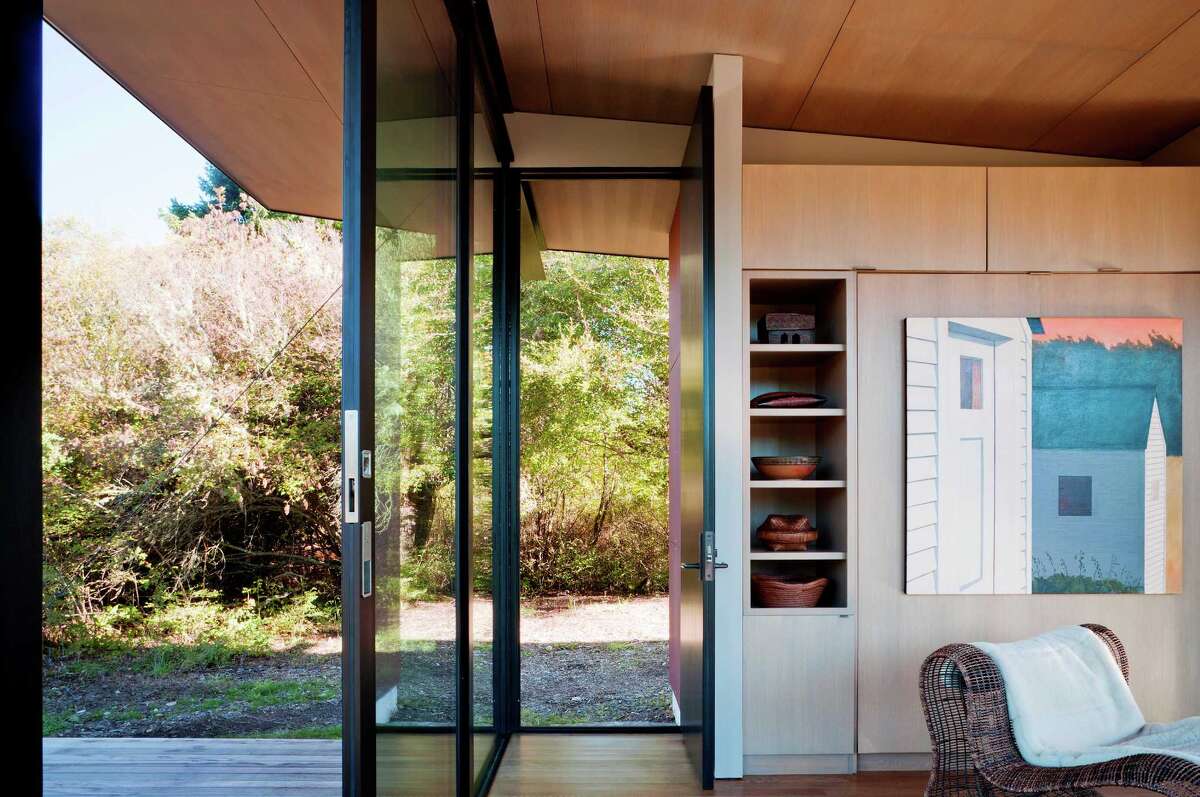 Living large in less than 1,000 square feet