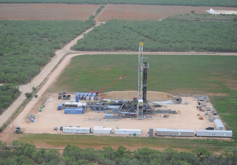 Callon Petroleum announced Monday the acquisition of Carrizo Oil & amp; Gas at a price of over $ 1.2 billion in a combination of two Houston oil producers.
& gt; & gt; Keep clicking to see photos of the ghost oil towns of Texas. Photo: Carrizo Oil & Gas