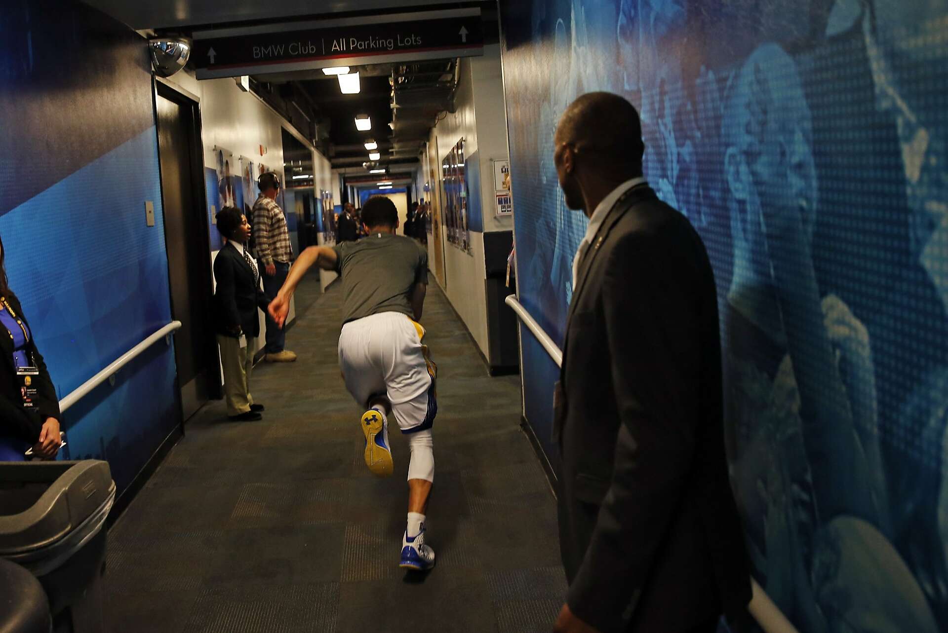 Stephen Curry’s Astonishing Pregame Ritual Gets An Assist