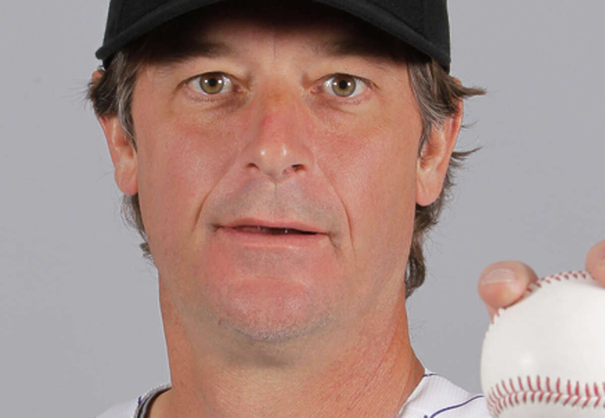 Former MLB pitcher Jamie Moyer stuck on Disneyland ride