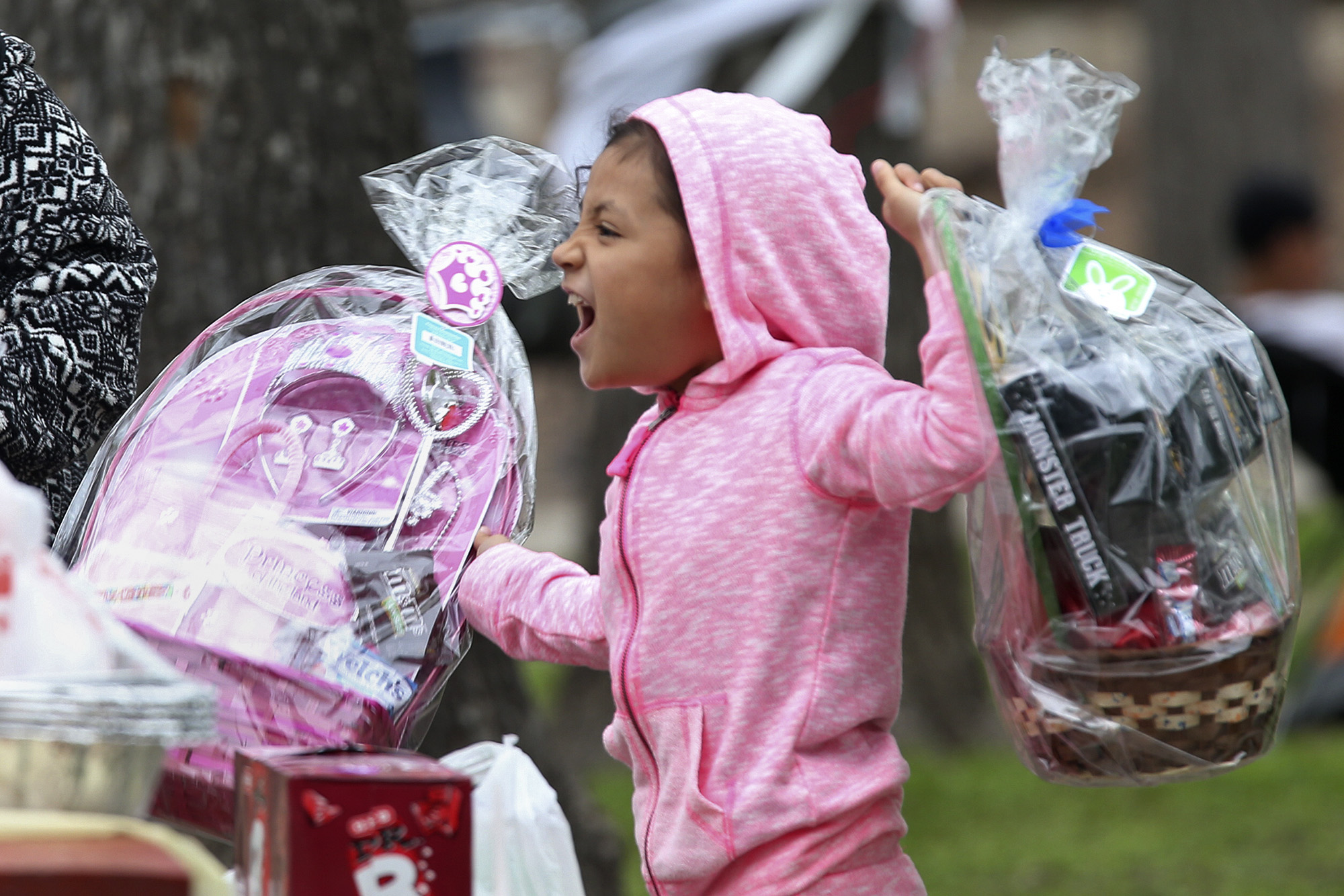 San Antonio families carry on Easter tradition at parks