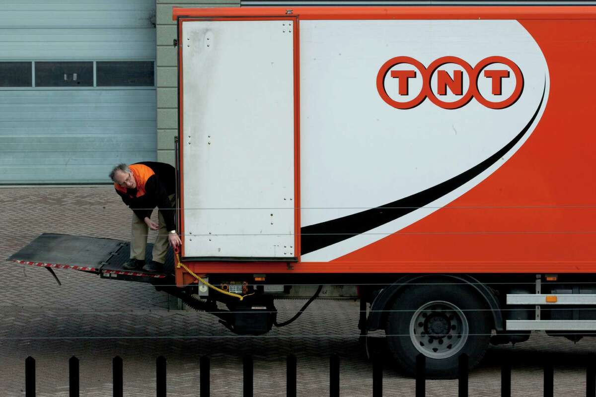 FedEx to acquire TNT Express to widen European presence