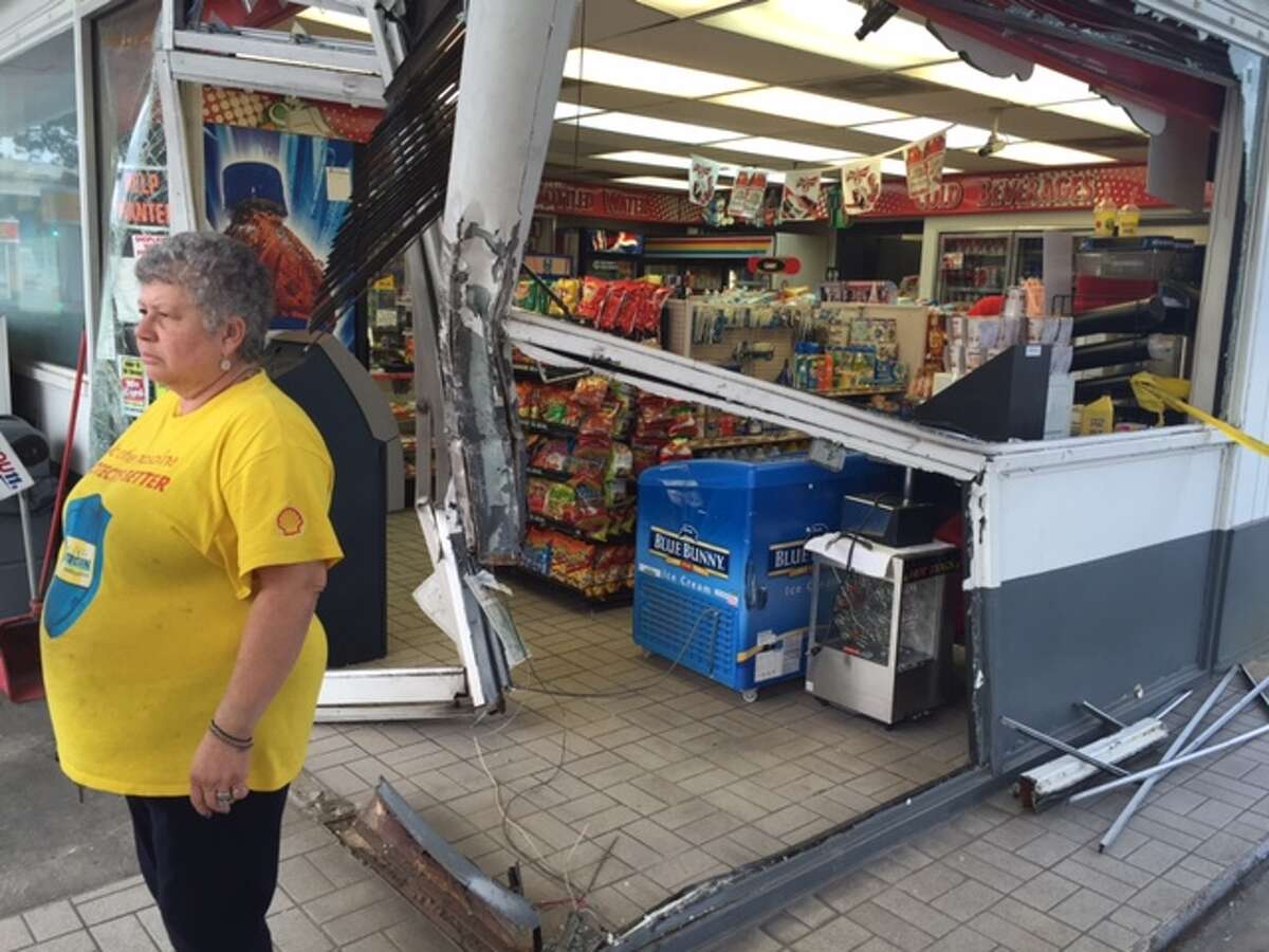 IHOP waitress helps nab smashandgrab robbery suspects