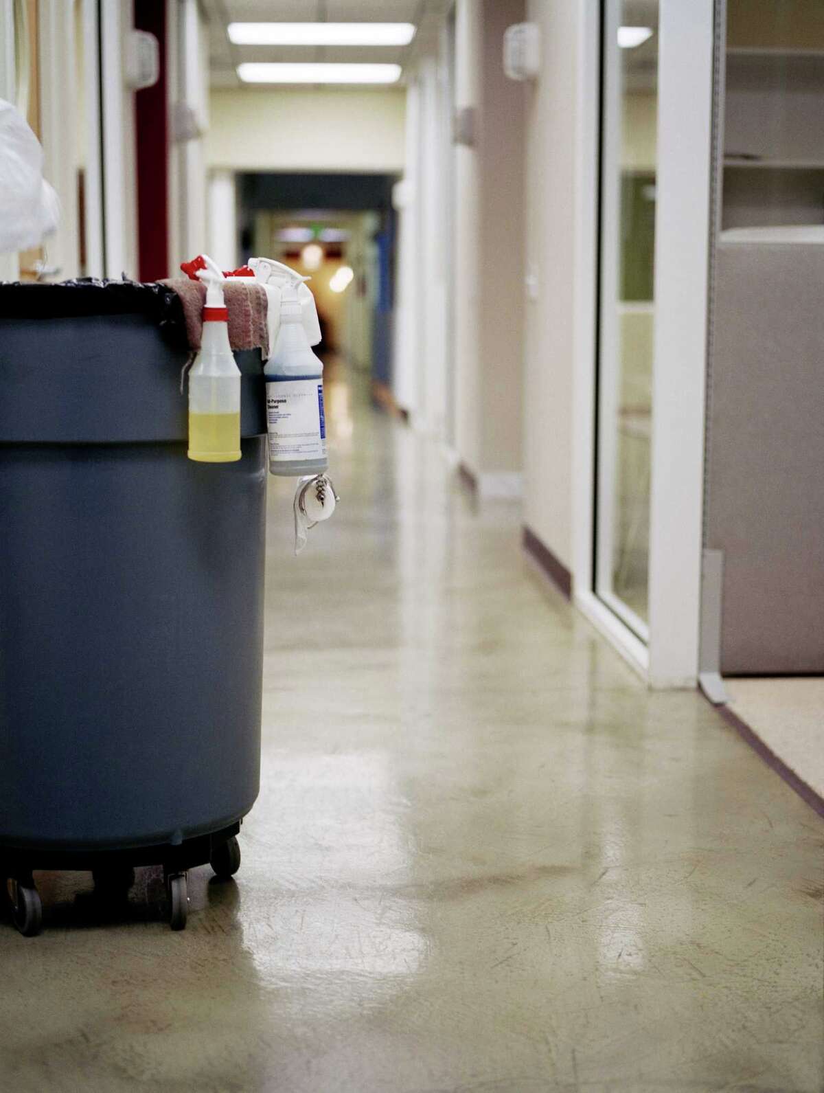 Houston average hourly wages compared to national averages