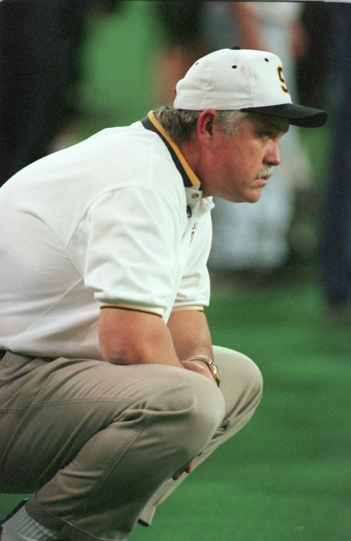 Legendary former Sealy football coach T.J. Mills dies