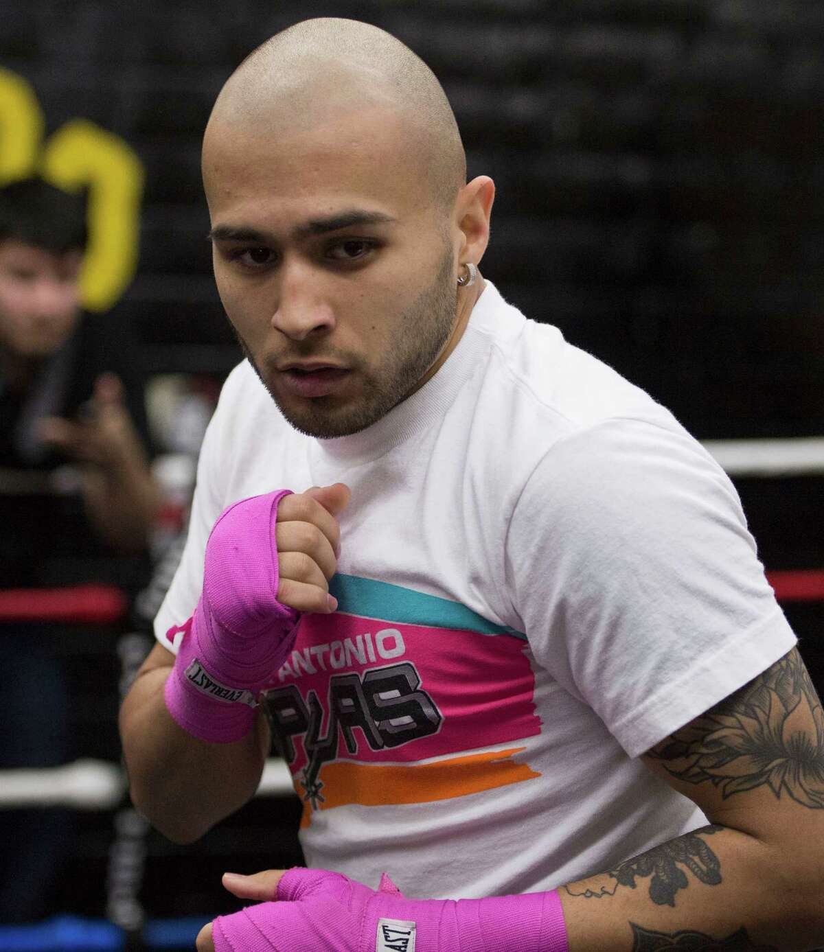 Eyes on boxing prize again for Leija Jr. after opponent weighs in