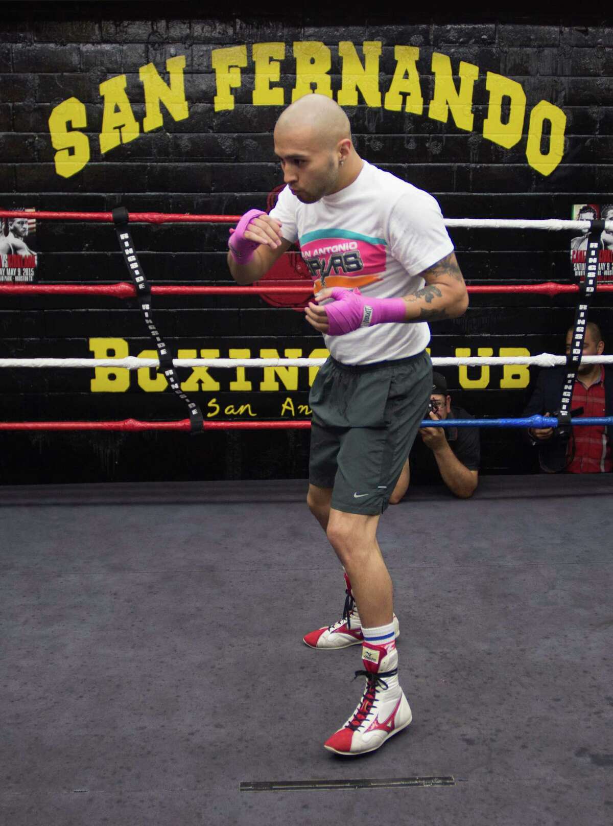 Leija father, son bonded by boxing