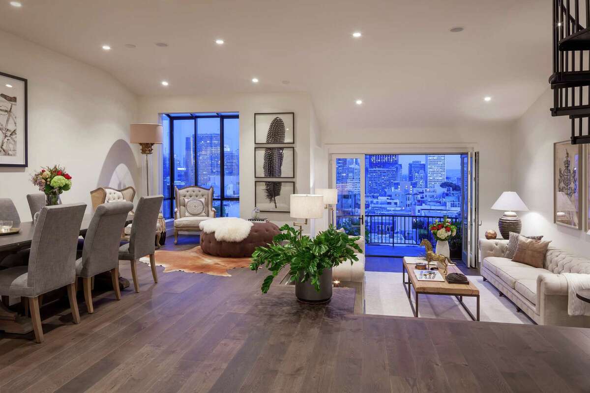 Remodeled Telegraph Hill Condo Features Panoramic City, Bay Views from
